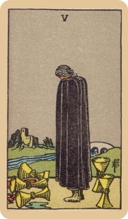 偉特塔羅牌色彩學 - 聖杯五